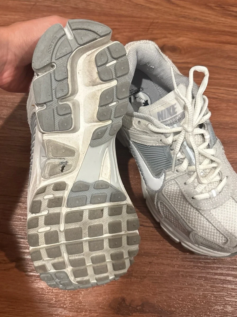 Nike Zoom Vomero 5 - White and Light Gray